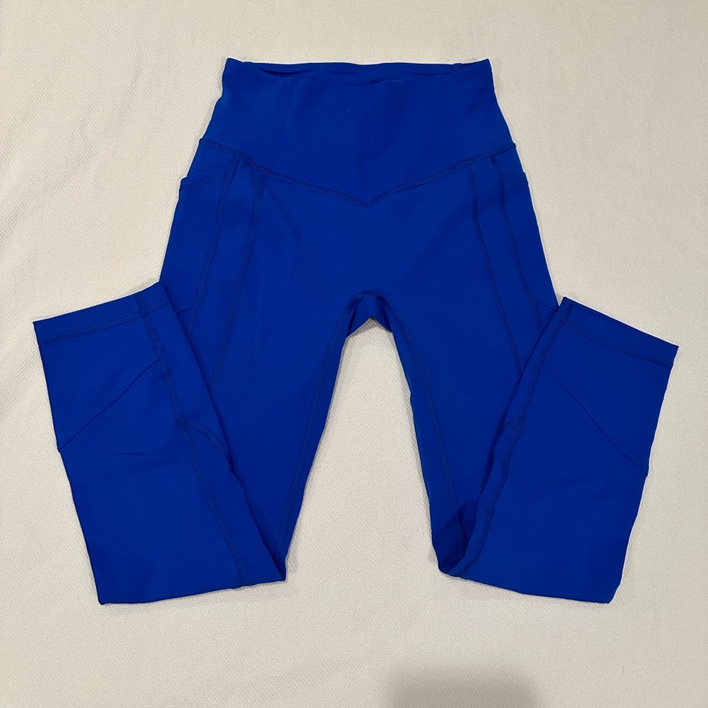 Lululemon All the Right Places Crop II in Women’s Size 6, Blue